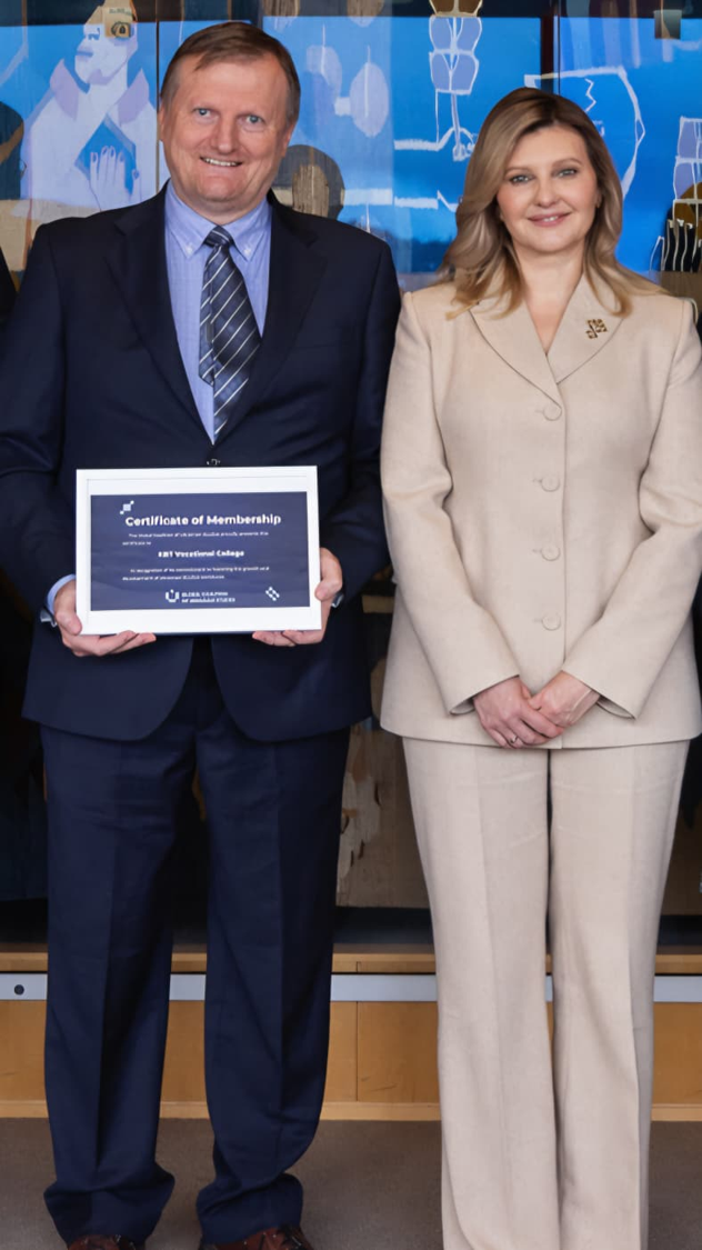 Nils-Erik Volden receiving the Certificate of Membership together with the First Lady of Ukraine