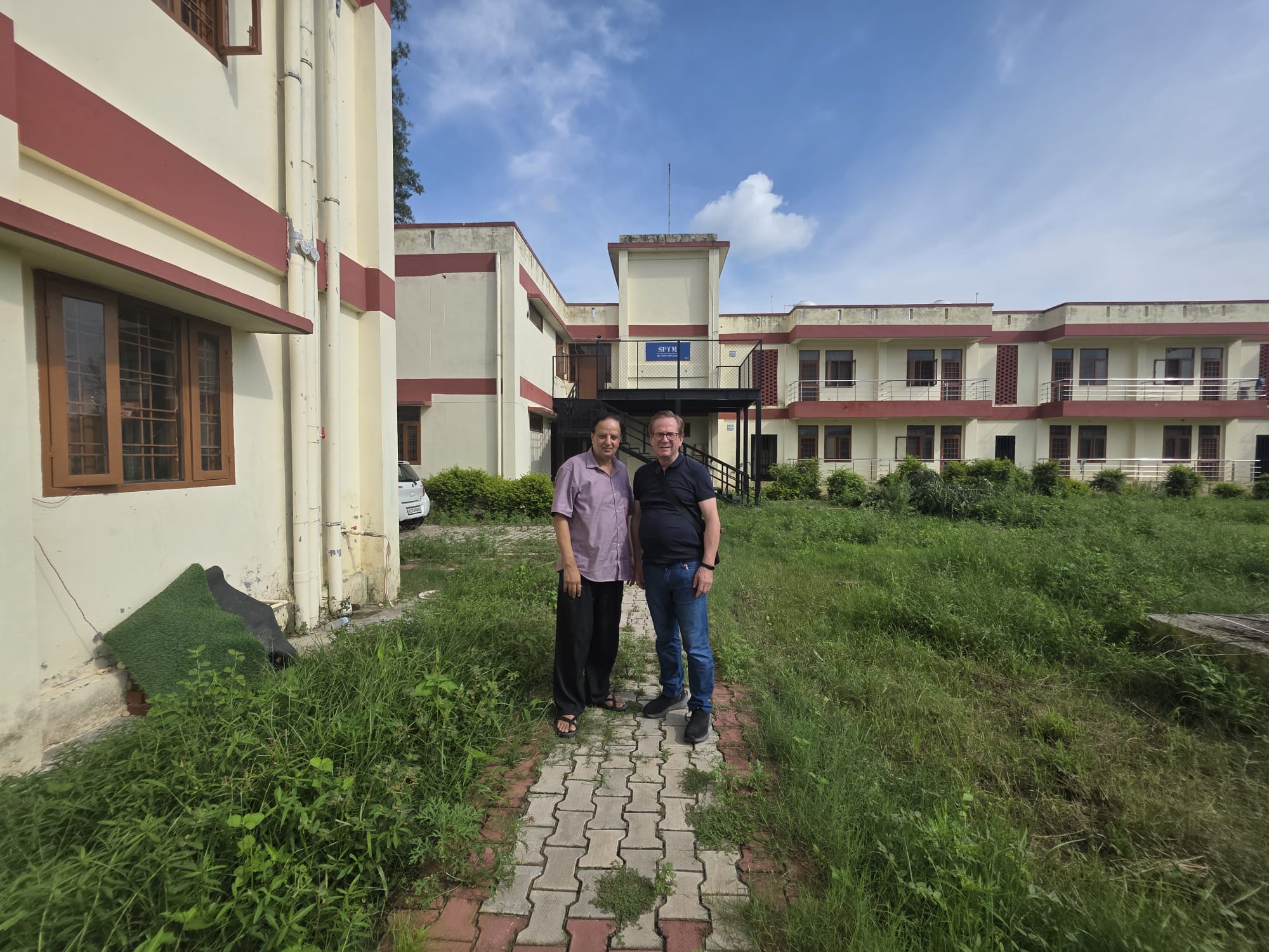 Two colleagues in the courtyard of the SPYM centre in India